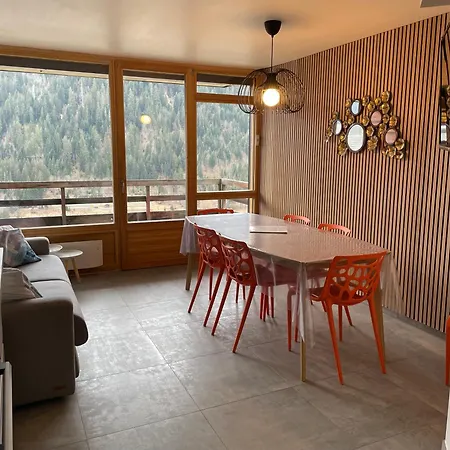 3 Pieces - 6 Personnes * Chatel